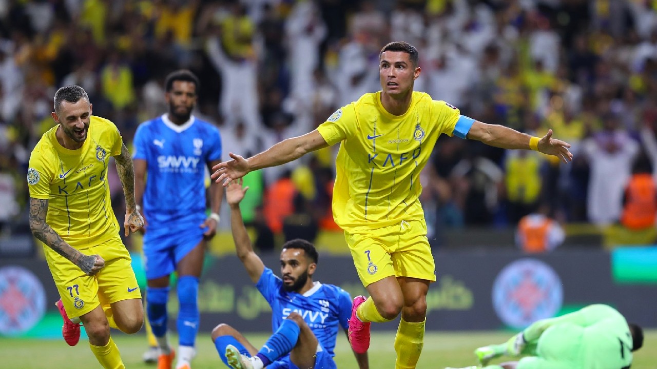 Football Cristiano Ronaldo Brille dans la Victoire d Al Nassr à la