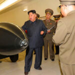 Corée du Nord : Kim Jong Un supervise un tir d’essai de missiles depuis un nouveau destroyer