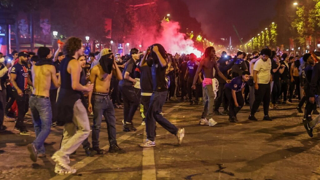Manifestation – champs elysees – paris – senegal