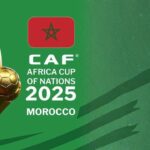 Football : Deux footballeurs marocains célèbrent leur titre de champion d&rsquo;Afrique sur tapis vert